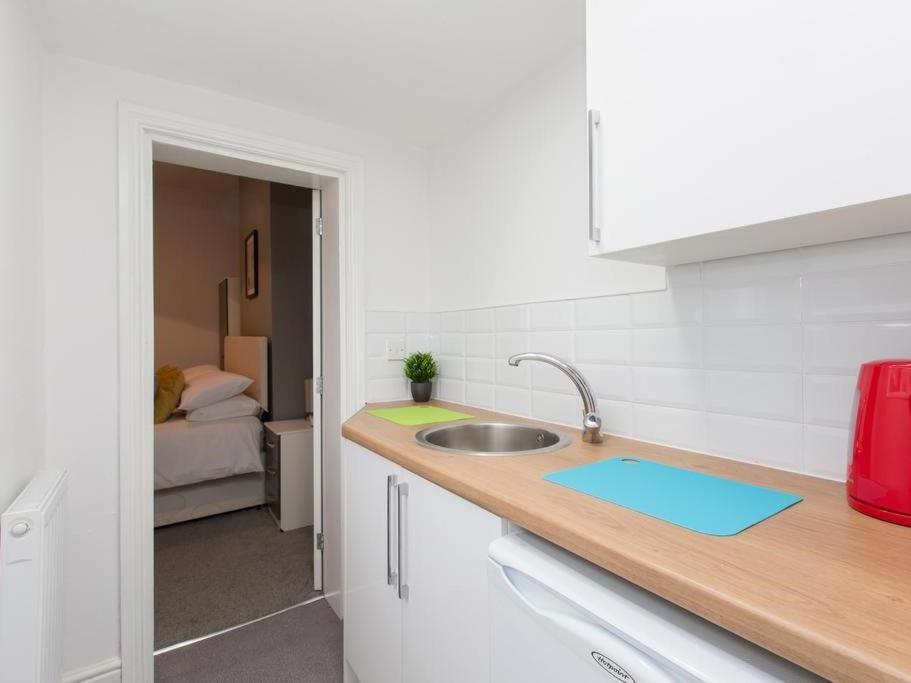 Townhouse @ 166 Ruskin Road クルー エクステリア 写真